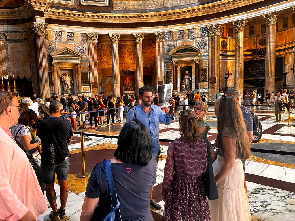 Pantheon Tour inside